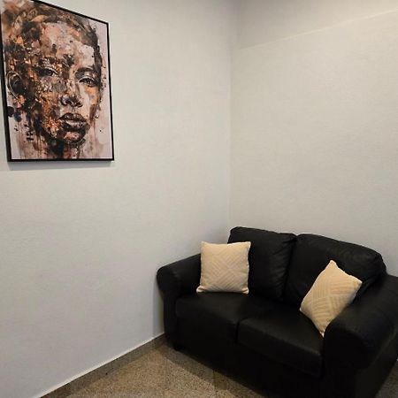 Newly Renovated 2 Rooms Apartment Downtown Litra Dış mekan fotoğraf