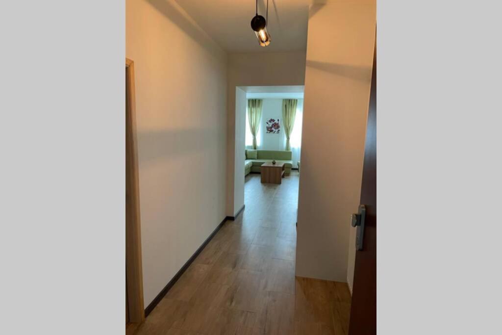 Newly Renovated 2 Rooms Apartment Downtown Litra Dış mekan fotoğraf